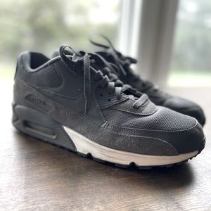 Nike Mens Air Max 90 size 12